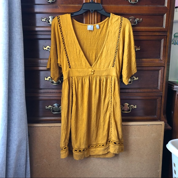 V-neck mustard dress - Picture 5 of 6